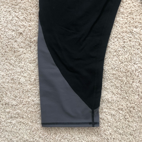 Fabletics Crop Leggings - Picture 3 of 8